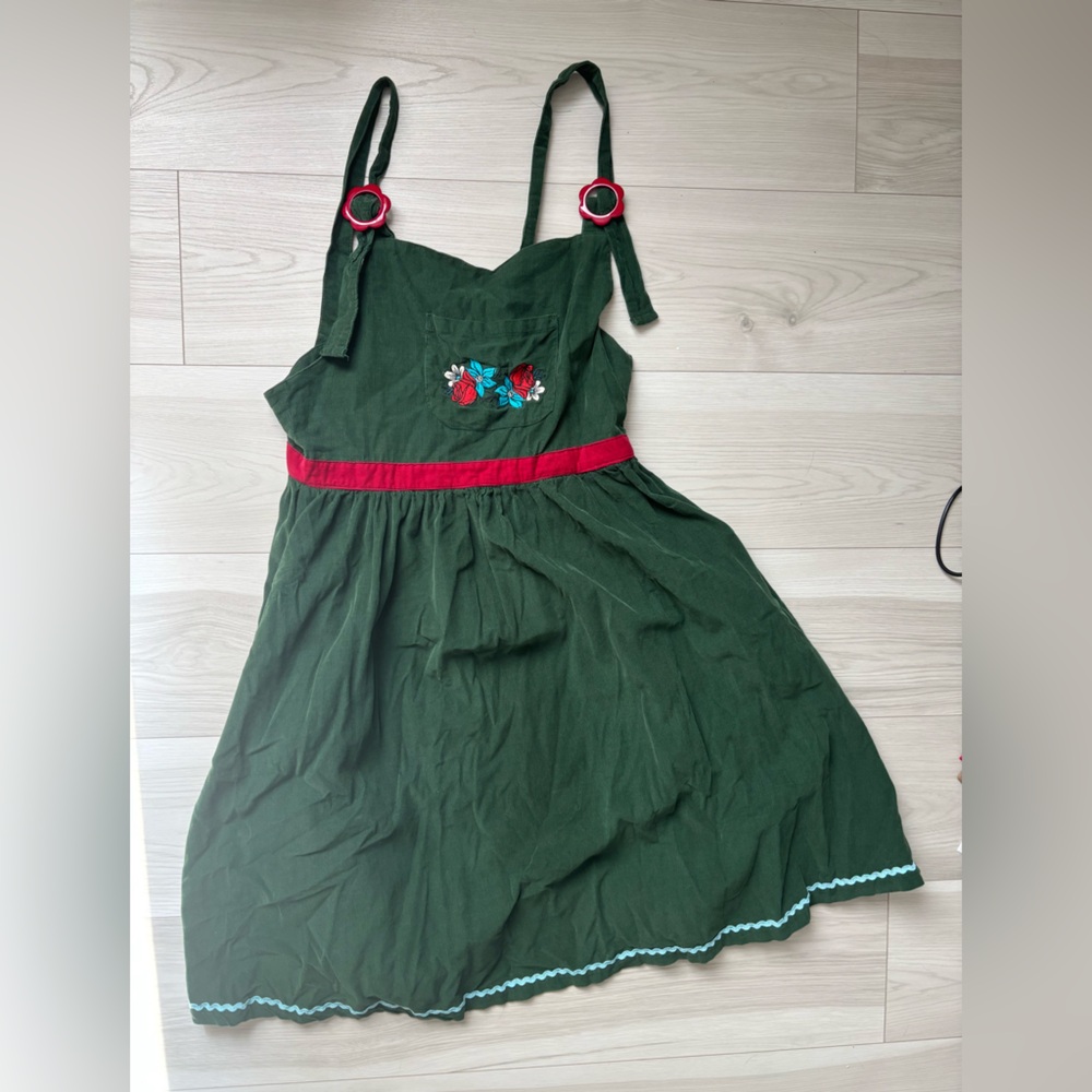 Vintage-Inspired Green Pinafore Dress with Red Accents